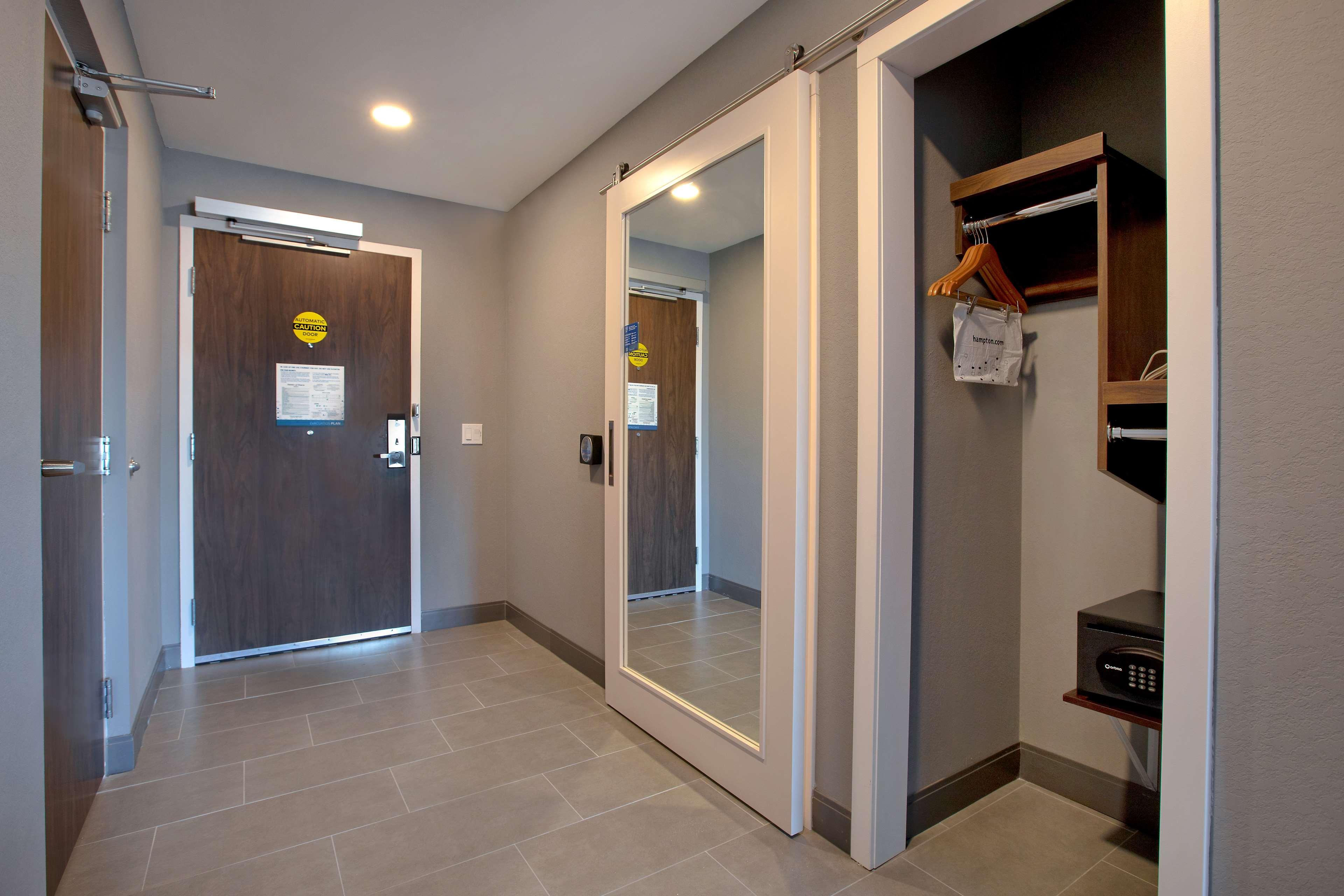 Hampton Inn & Suites Ottawa West, Ontario, Canada Buitenkant foto