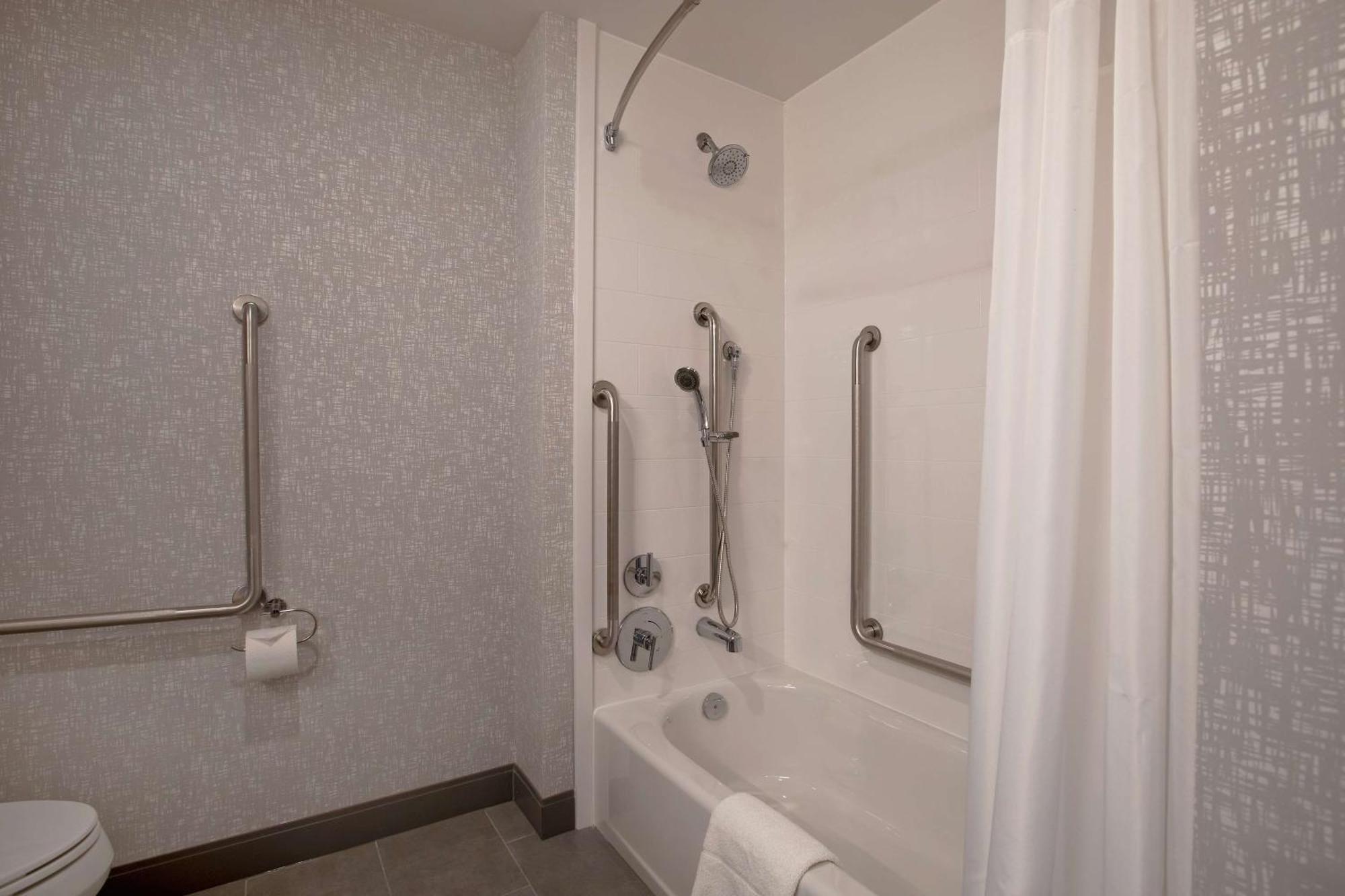 Hampton Inn & Suites Ottawa West, Ontario, Canada Buitenkant foto