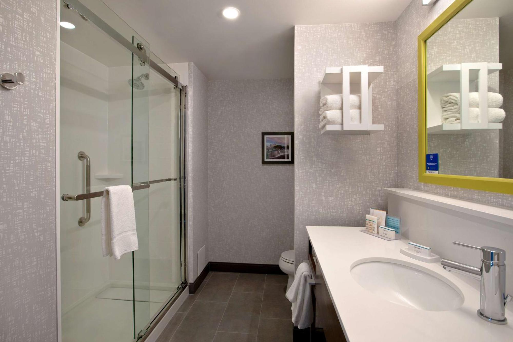 Hampton Inn & Suites Ottawa West, Ontario, Canada Buitenkant foto